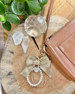 🎀 LIMITKA S MAŠLÍ PRO VAŠÍ KABELKU 🎀 Elegantní přívěšek s mini jelínkem je tady! 5barevných variant..atlasová...